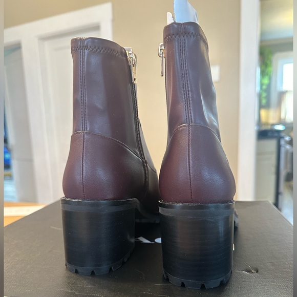 ✨Coach✨~Joy Lug- Sole Bootie in Cranberry - Picture 4 of 6